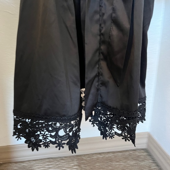 Black Robe w/ Pockets - Picture 8 of 8
